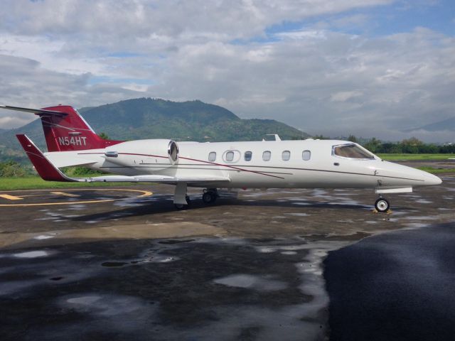 Learjet 31 (N54HT)