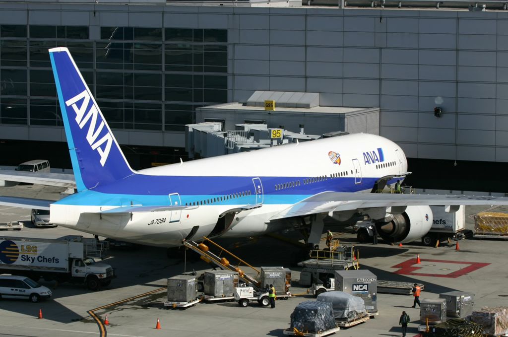 Boeing 777-200 (JA708A) - KSFO Boeing 777-200 series for ANA at the north terminal Intl dock on Apr 5th, 2005.