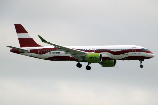 Airbus A220-300 (YL-ABN) - On short finals for rwy 09L on 20-May-23 operating Swiss flight SWR316 from LSZH.