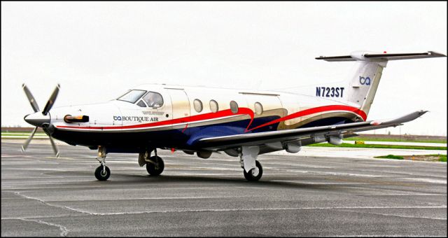 Pilatus PC-12 (N723ST) - Boutique flight 382 arrives at the Merced Regional Airport (in the rain)