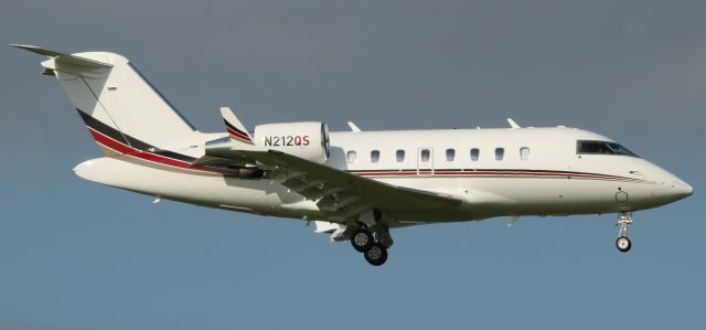 Canadair Challenger (N212QS)