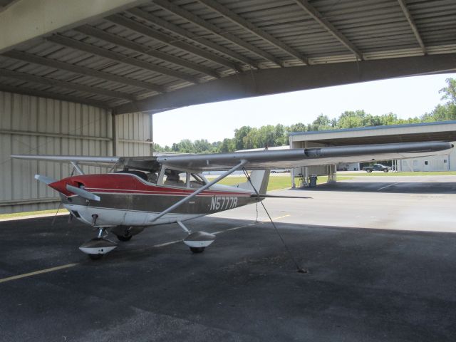 Cessna Skyhawk (N5777R)