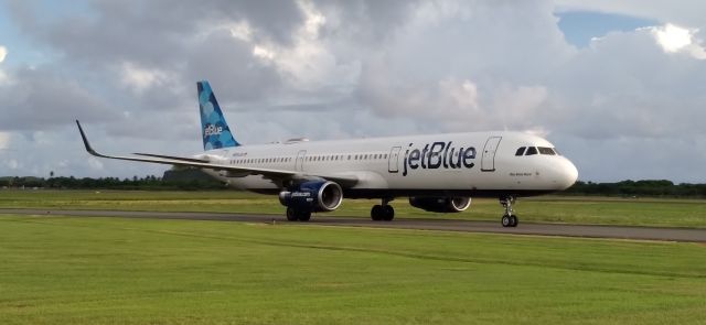 Airbus A321 (N954JB)