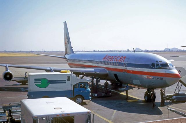 Boeing 707-100 — - American Airlines Boeing 707-123B at Phoenix Sky Harbor on November 10, 1973.