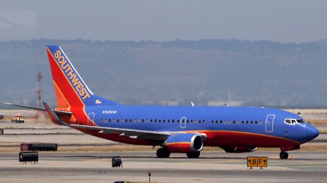 BOEING 737-300 (N368SW)