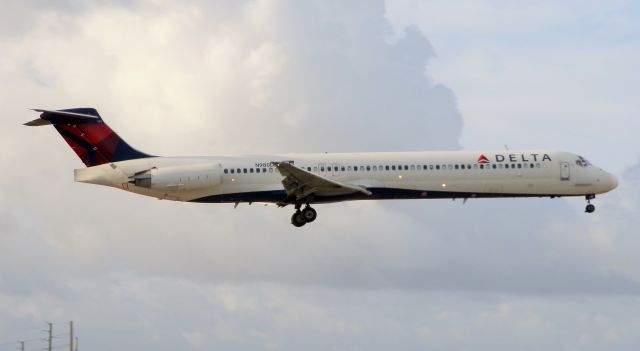 McDonnell Douglas MD-88 (N980DL)