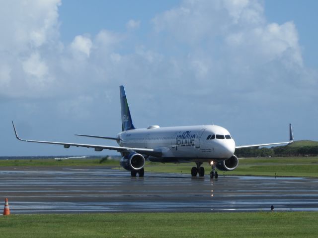 Airbus A321 (N982JB)