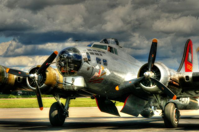 Boeing B-17 Flying Fortress (N5017N)