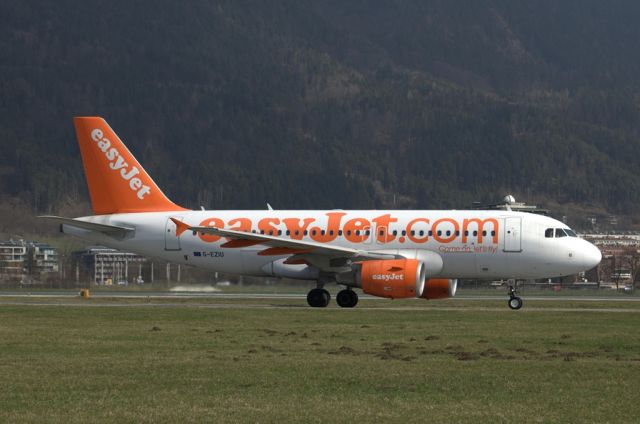 Airbus A319 (G-EZIU)