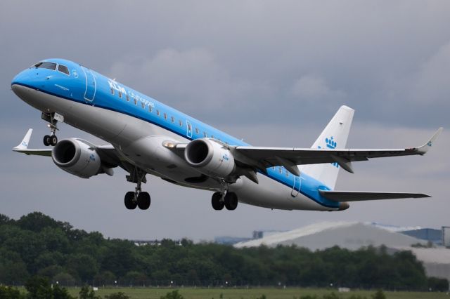 Embraer ERJ-190 (PH-EZW) - KL1072 on the return to Amsterdam