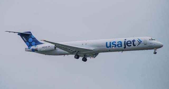 McDonnell Douglas MD-88 (N834US) - The MD-88 returns to GSP with USAJet in the new livery.  Formerly N966DL.   5/25/2022.