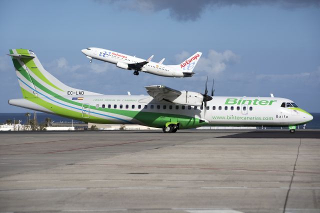 ATR ATR-72 (EC-LAD) - III Open Day celebrated in the Airport of Lanzarote, (ACE / GCRR) a splendid day doing the most that we like.-Thanks and regards