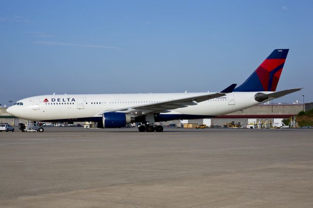Airbus A330-200 (N856NW)