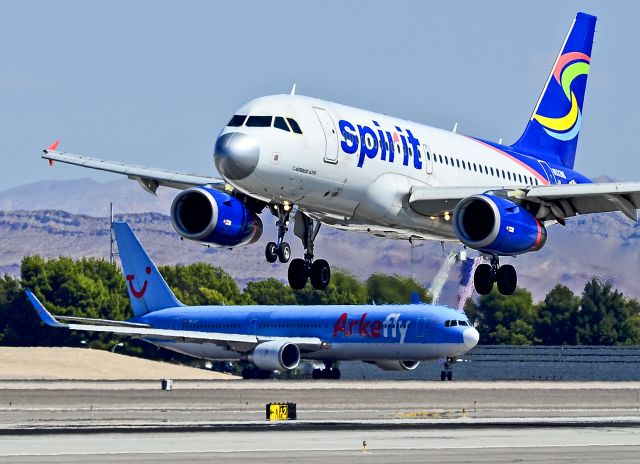 Airbus A319 (N533NK) - Spirit Airlines Airbus A319-132 N533NK / 533 (cn 3393)  - Las Vegas - McCarran International (LAS / KLAS) USA - Nevada, September 27, 2012 Photo: Tomás Del Coro