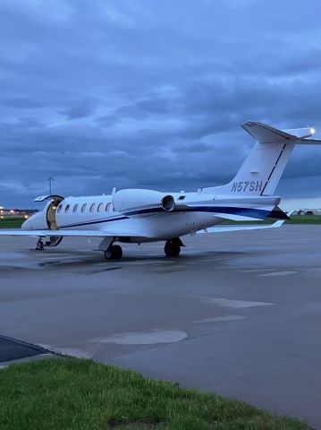 Bombardier Learjet 75 (N57SH) - Early morning departure