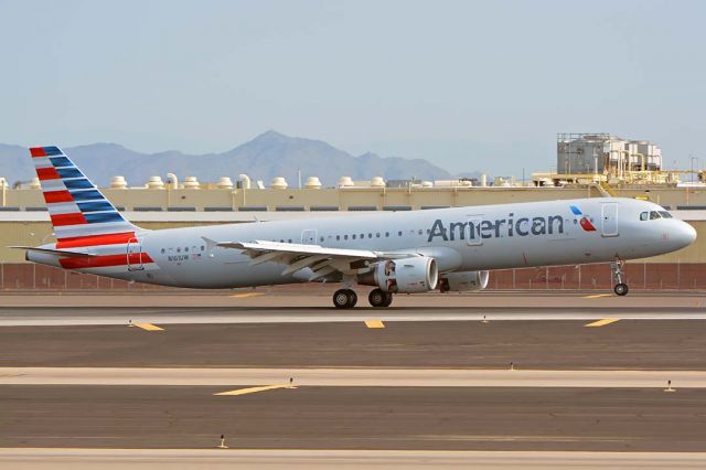 Airbus A321 (N161UW) - American Airbus A321-211 N161UW at Phoenix Sky Harbor on July 31, 2018.