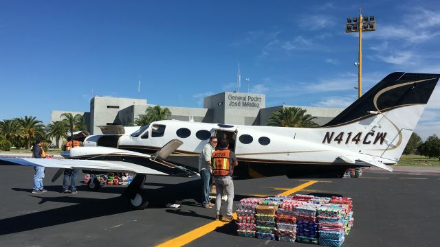 Cessna Chancellor (N414CW) - Unloading Christmas boxes in Ciudad Victoria, Mexico. 