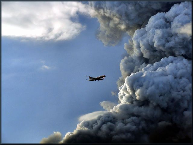 Boeing 757-200 — - The Gulf Explosion - American Airlines - Puerto Rico  Photo 3: Tomas Del Coro 10-23-2009 - This photos are real and not fake or photoshop.