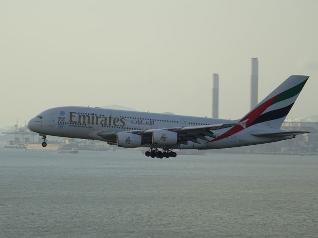 Airbus A380-800 (A6-EEA)