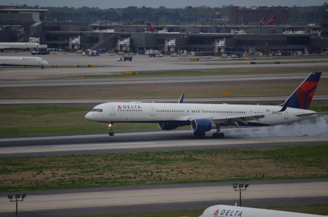 BOEING 757-300 (N596NW)