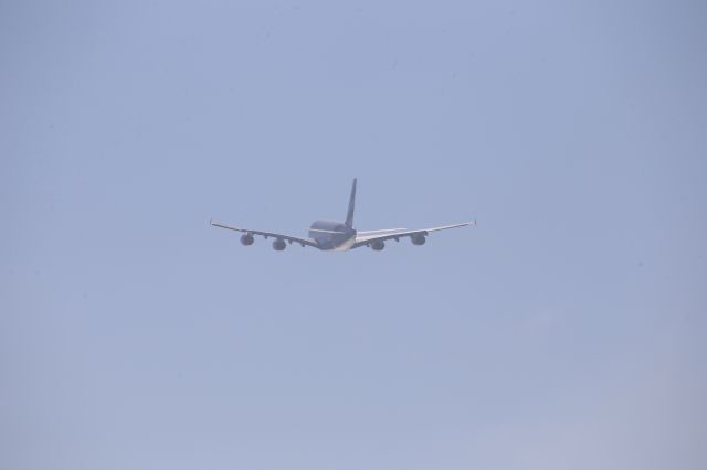 Airbus A380-800 (A6-EOM)