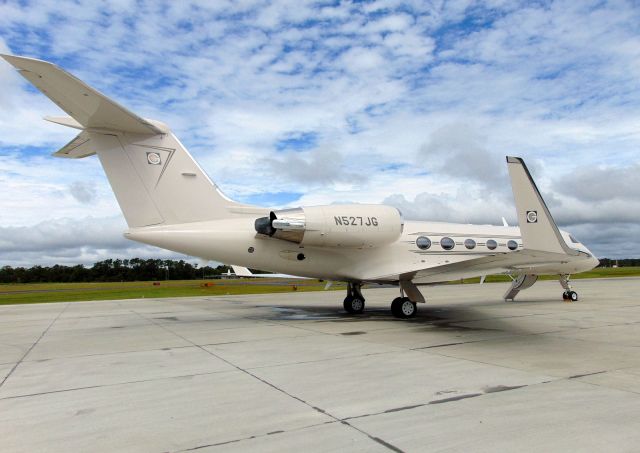 Gulfstream Aerospace Gulfstream IV (N527JG) - Beautiful G-IV on the Ramp at Grand Strand Airport (KCRE) in North Myrtle Beach, SC on 9/25/2015 prior to departure. Nice Clean and Bold Lines!