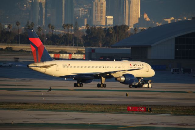 Boeing 757-200 (N681DA)