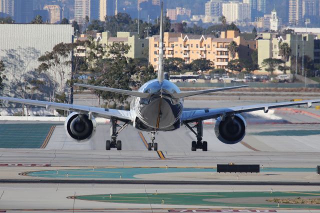 BOEING 777-300 (ZK-OKN)