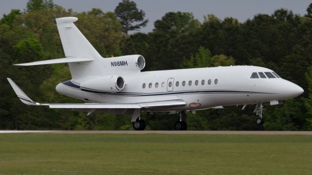 Dassault Falcon 900 (N98MH)