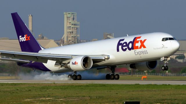 BOEING 767-300 (N157FE) - 22 arrival,br /April 9,2021