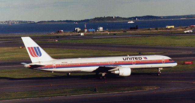 Boeing 757-200 (N572UA)