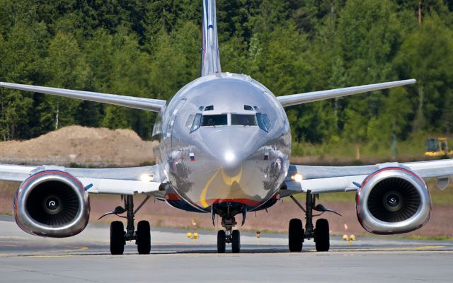 BOEING 737-300 (VP-BCJ)