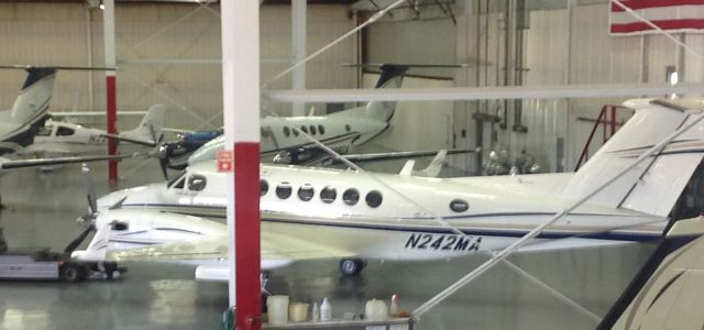 Beechcraft Super King Air 350 (N242MA)