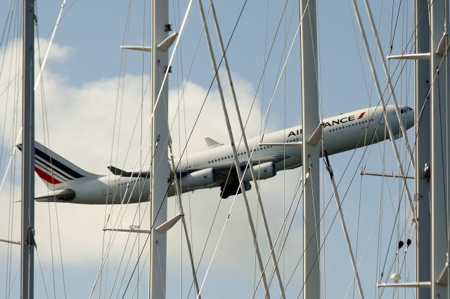 Airbus A340-300 (F-GLZR)