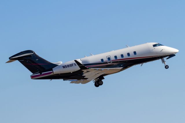 Canadair Challenger 350 (N589FX)