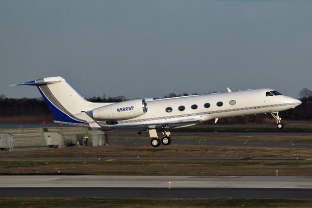 Gulfstream Aerospace Gulfstream IV (N986SP) - N986SP departing JFK on 22R in the late afternoon