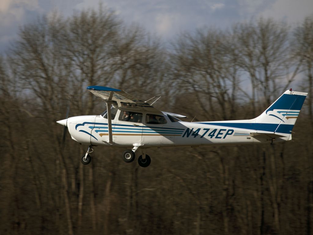 Cessna 152 (N474EP) - Take off runway 26 at Danbury CT.
