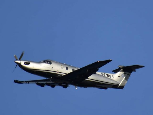 Pilatus PC-12 (N478SS) - Sleek departure over East Boston