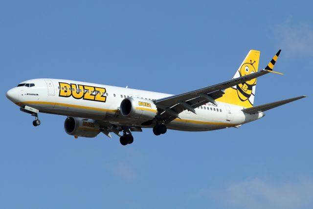 Boeing 737-800 (SP-RZA) - 04/01/2022:  "Buzz" livery for Ryanair plane. Flight landing from Krakow (KRK).