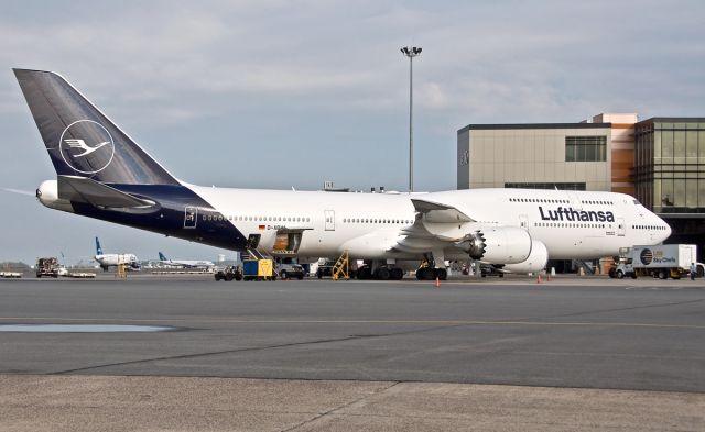 BOEING 747-8 (D-ABYA) - B-ABYA - B748i Lufthansa German Airlines new livery 