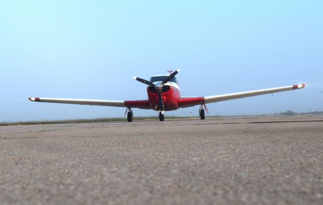 Piper PA-24 Comanche (N9216P)