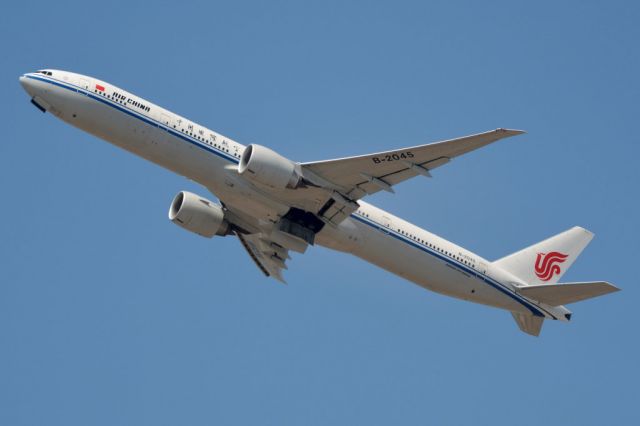 BOEING 777-300 (B-2045)