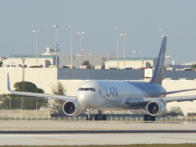 BOEING 767-300 (N418LA) - Spooling,along the way!