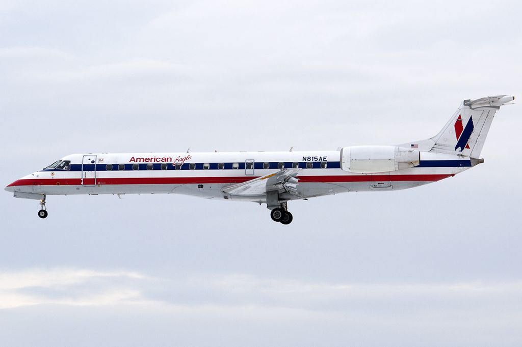 Embraer ERJ-135 (N815AE)