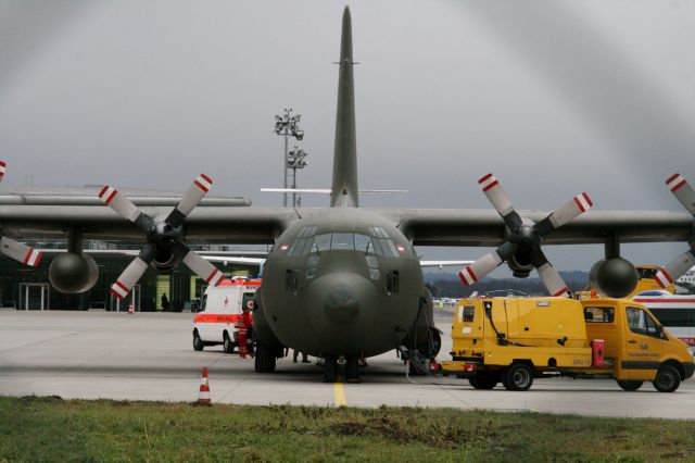 — — - Lockheed C-130K Hercules  -  Graz  -  2015-01-23