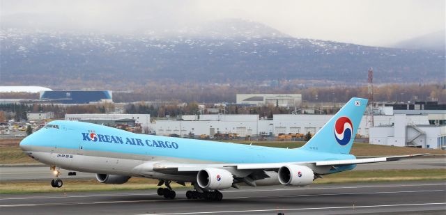 BOEING 747-8 (HL7610)