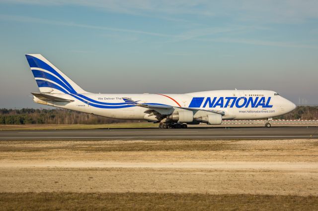 Boeing 747-200 (N702CA)