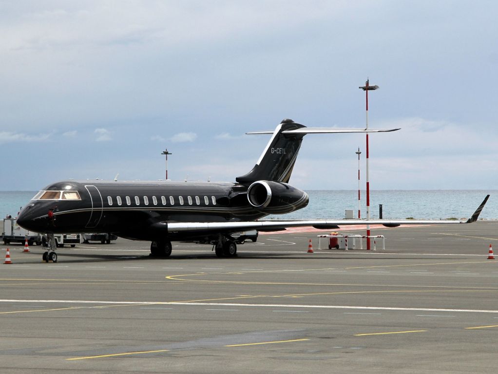 Bombardier Global Express (G-CEYL) - 21 mai 2015