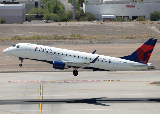 Embraer 170/175 (N602CZ)