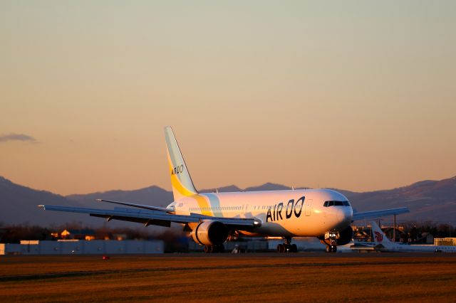 BOEING 767-300 (JA601A) - hakodateairport hokkaido japan